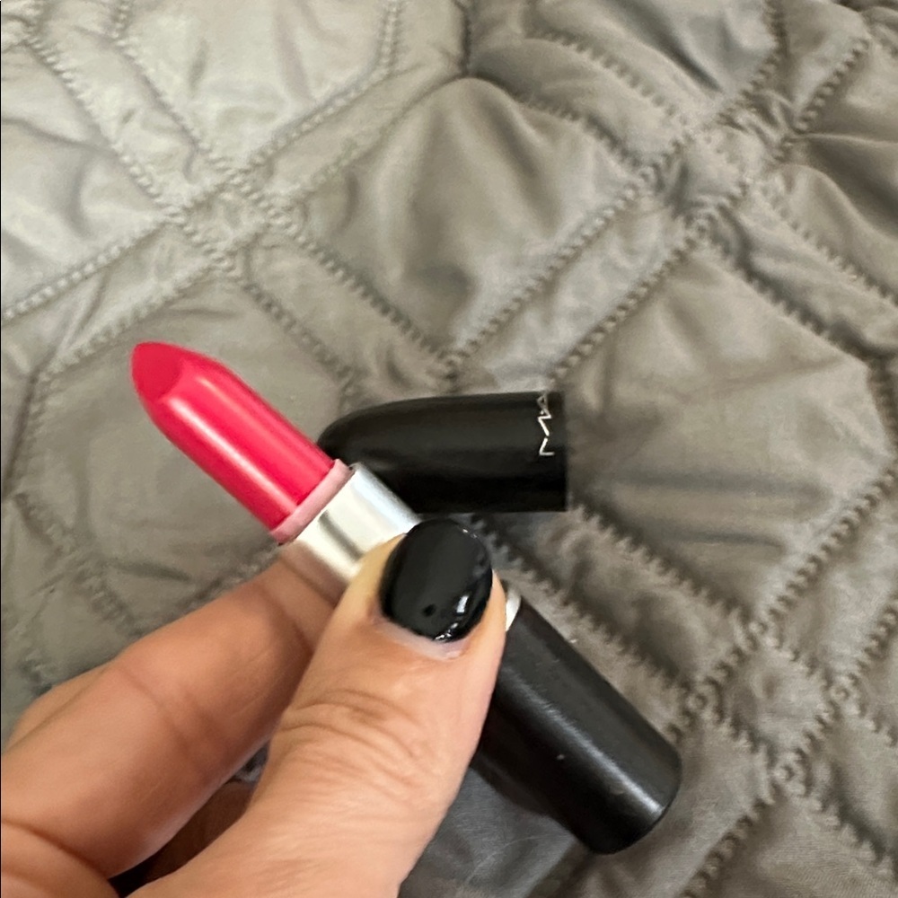 MAC VERY RARE Dangerously Red Matte Lipstick